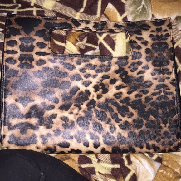 Leopard Clutch - Picture 1 of 2
